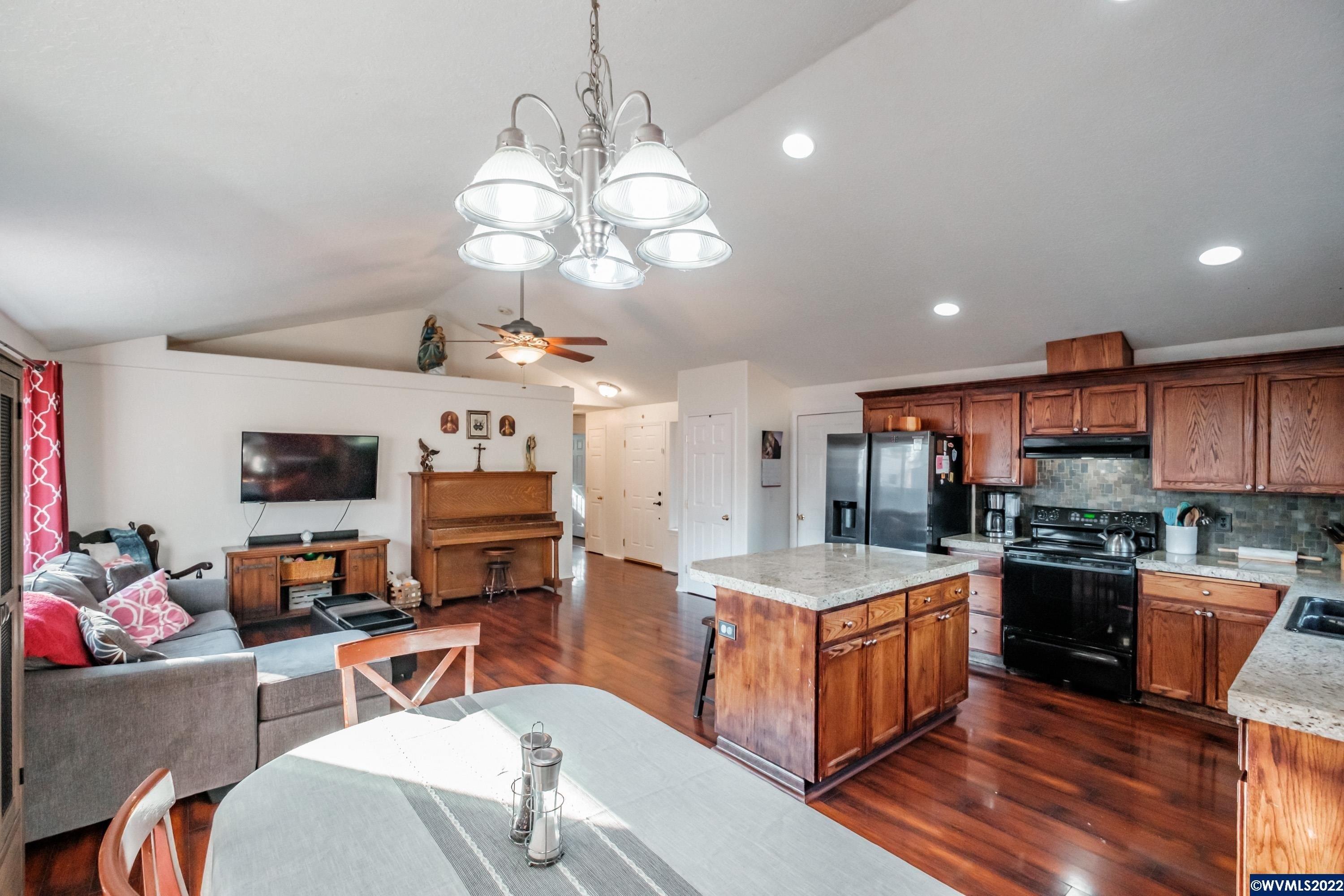 Hobson St, Stayton, OR 97383