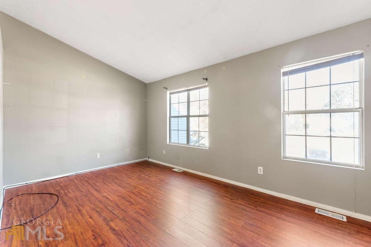 Wells Cir, Stone Mountain, GA 30087