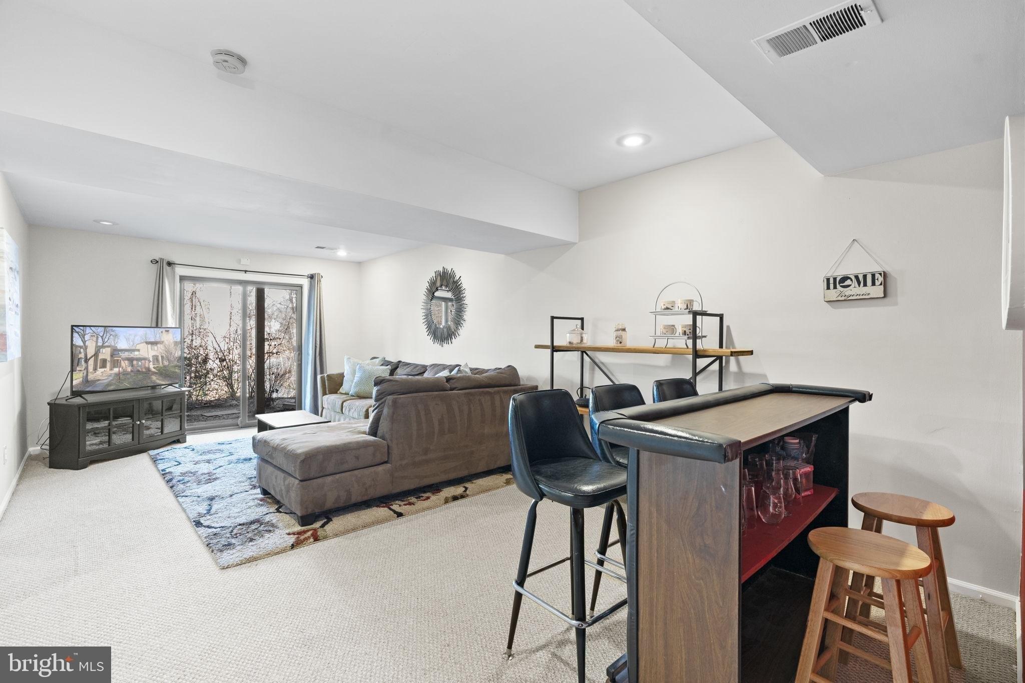 Waters Edge Landing Ct, Burke, VA 22015