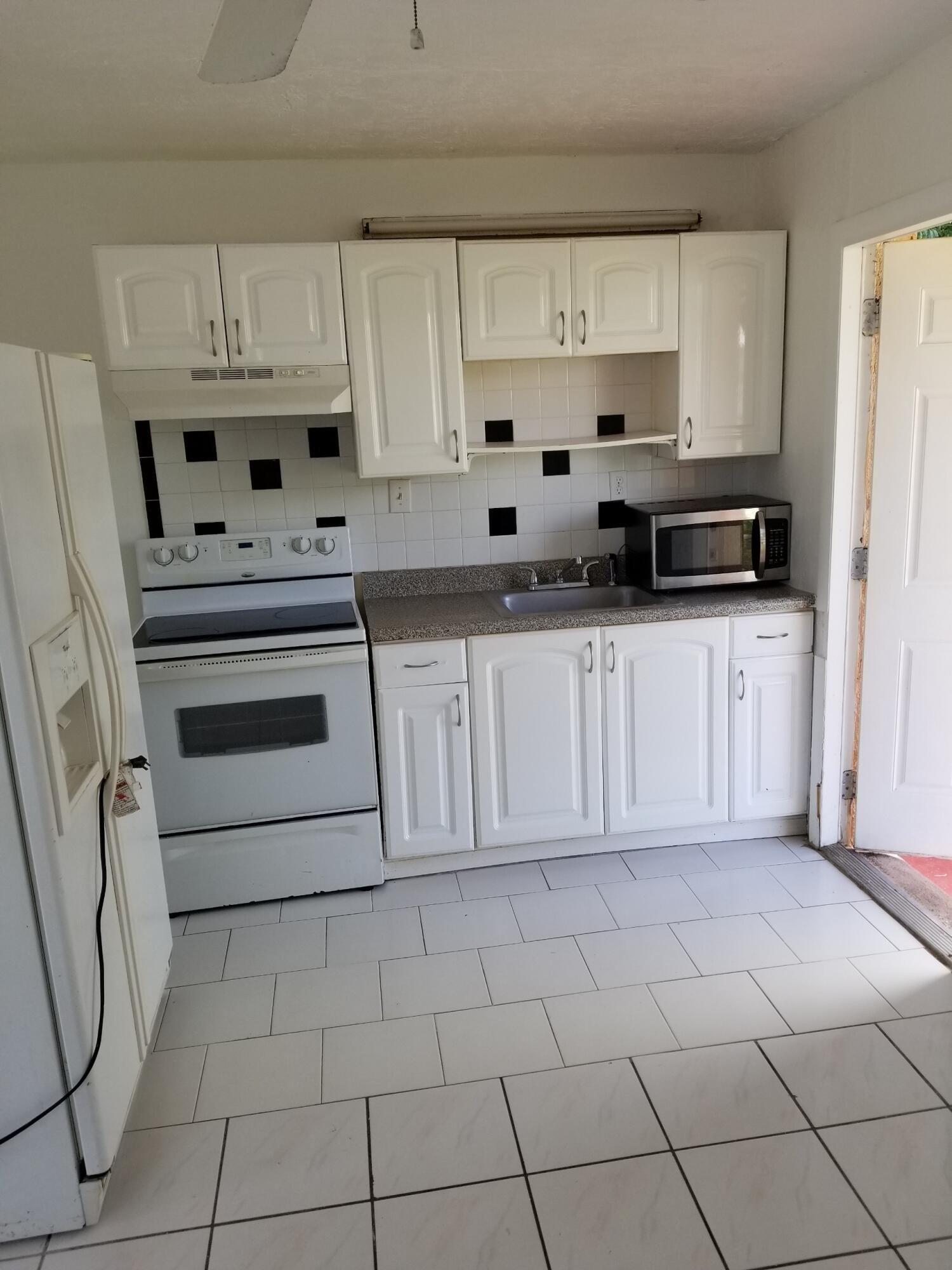 9th St, West Palm Beach, FL 33401