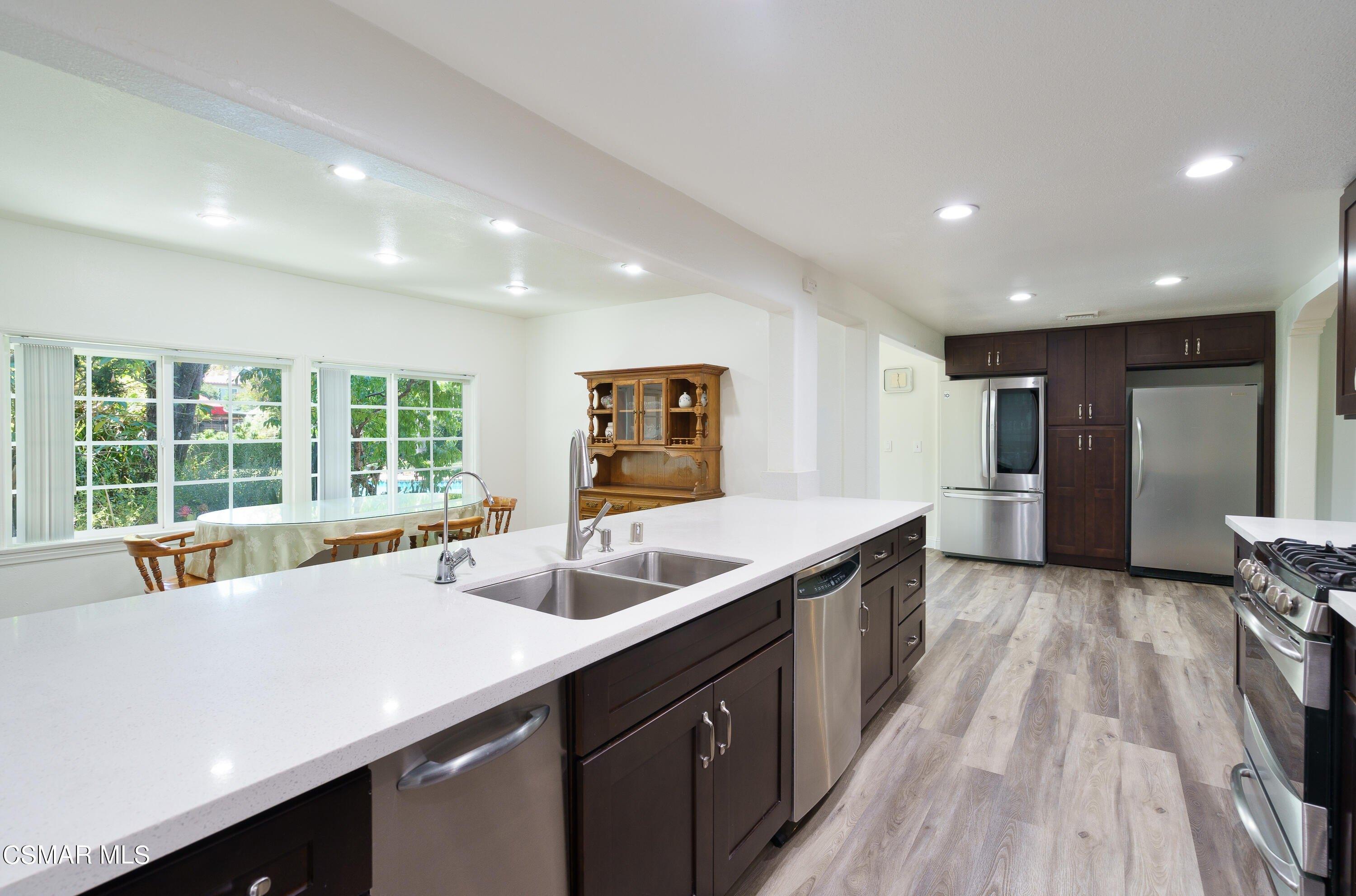 Collins St, Woodland Hills, CA 91367