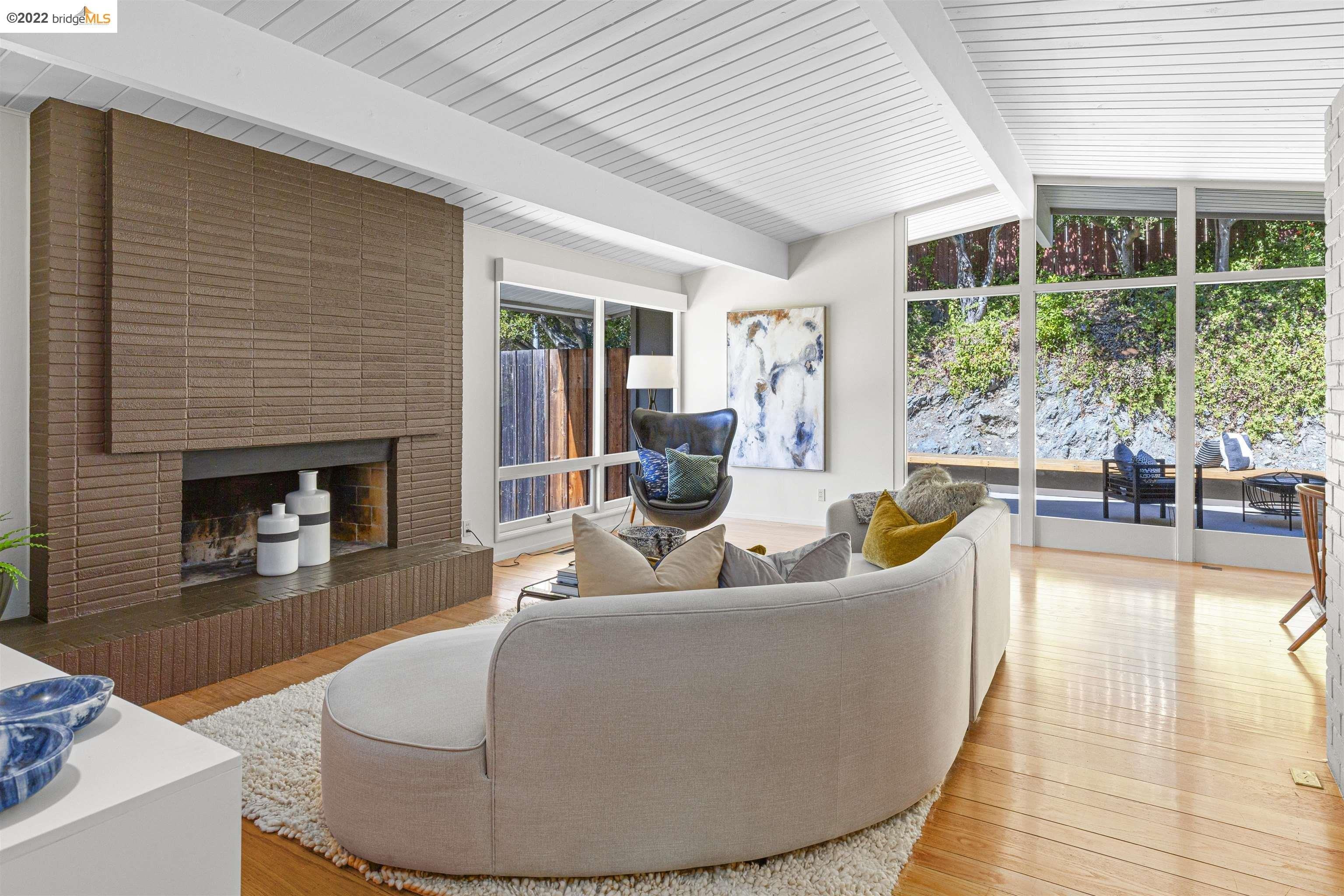 Hedge Ln, Oakland, CA 94602