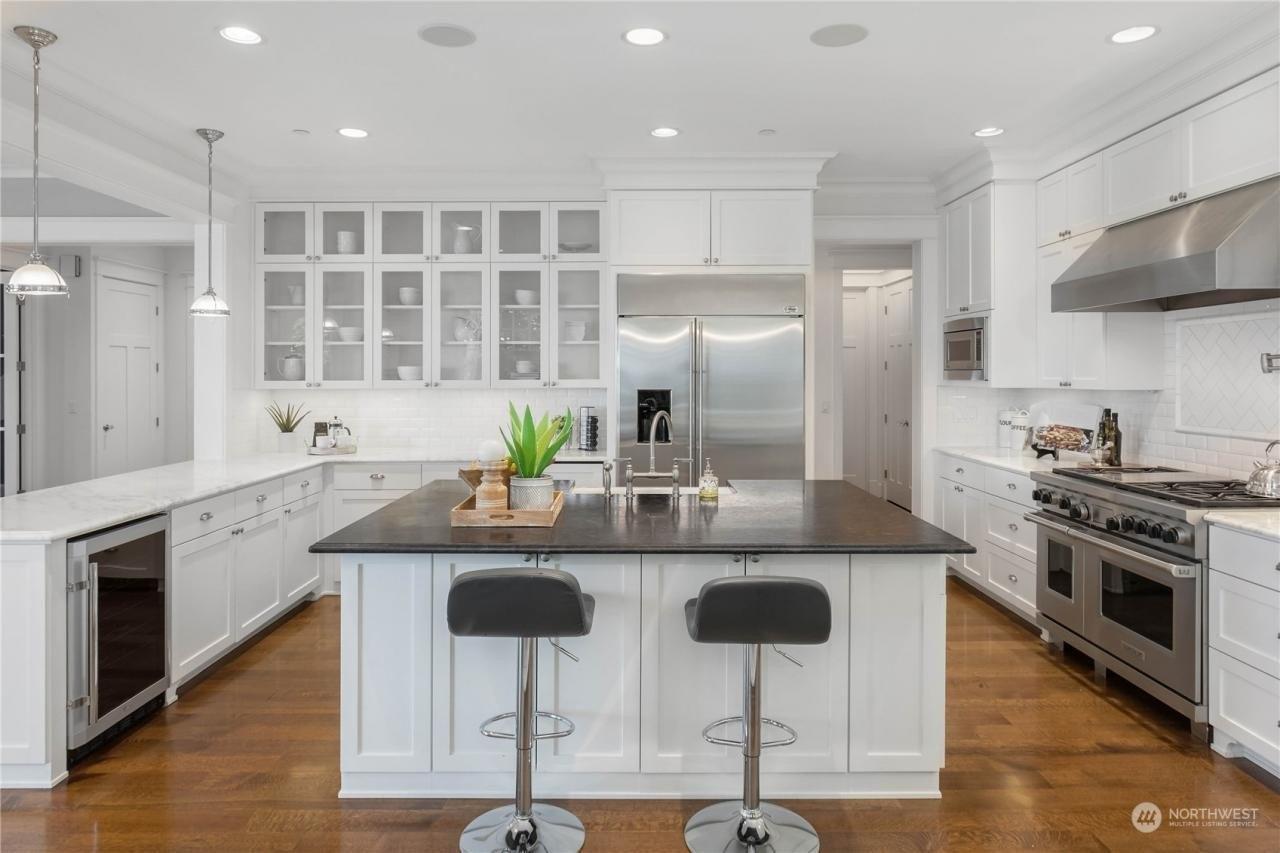 Se 30th St, Mercer Island, WA 98040