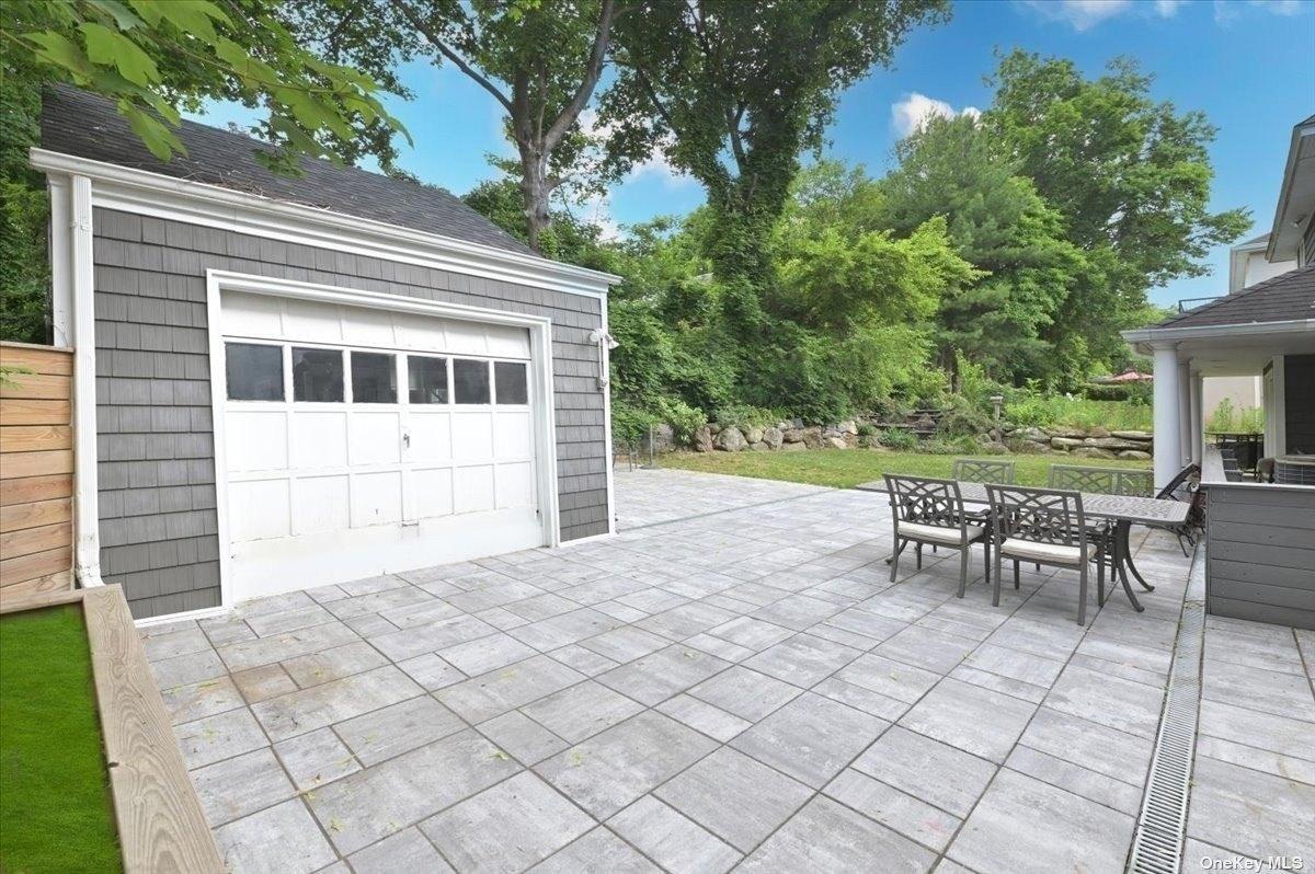 Maple Grove St, Great Neck, NY 11023