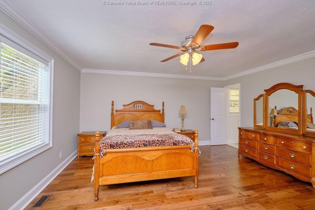 Davis Cir, Charleston, WV 25387