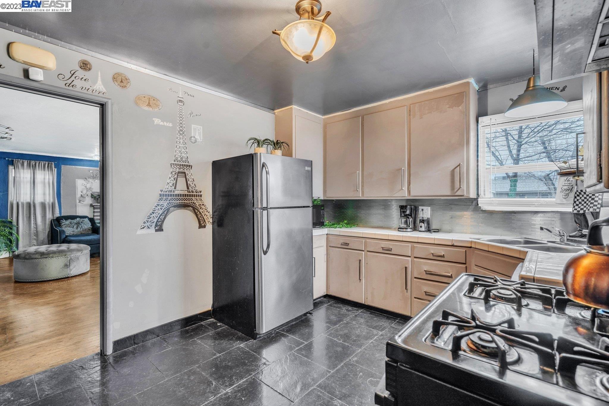 Carlton Ave, Modesto, CA 95350