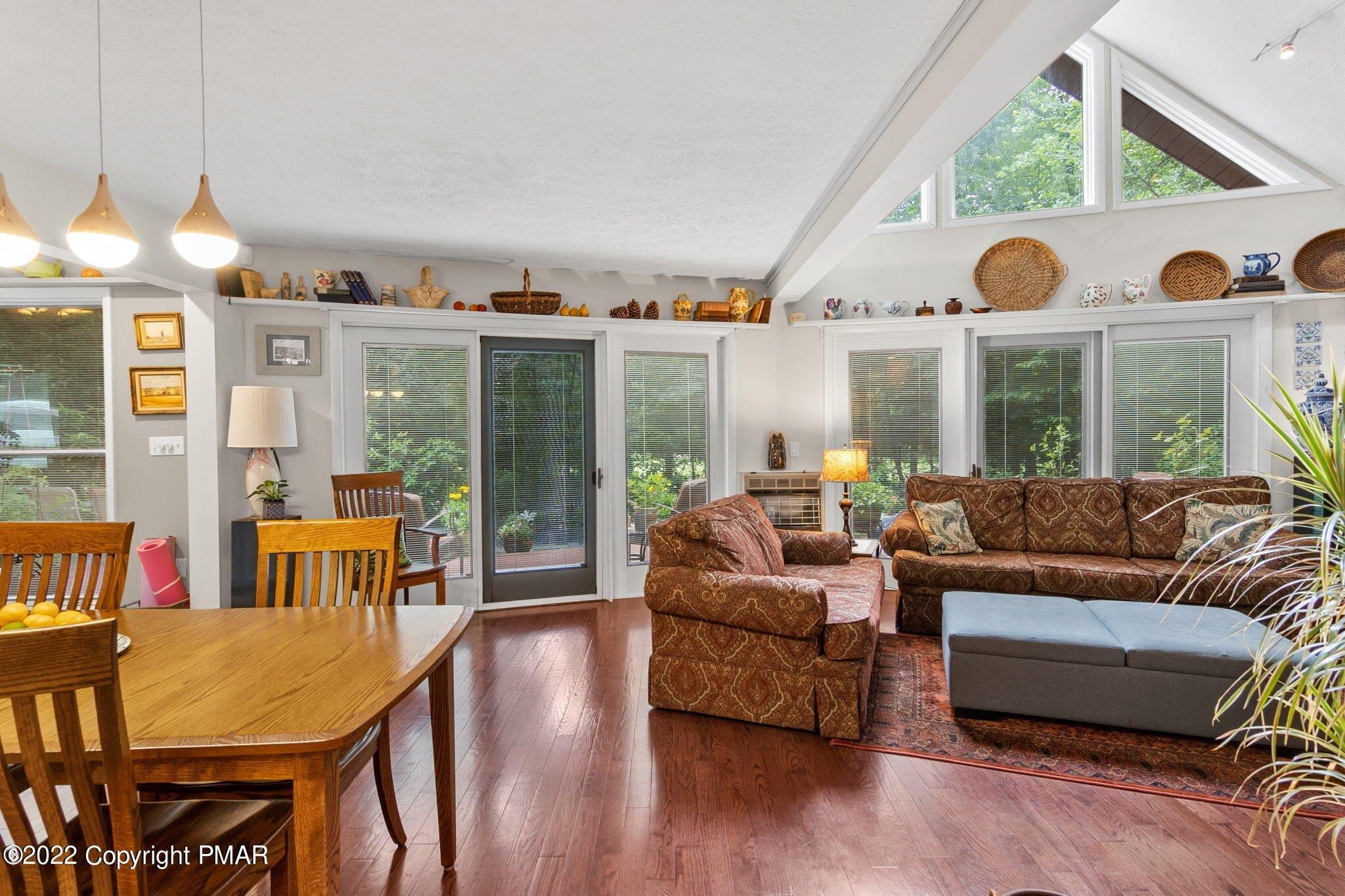 Hounds Ear Rd, Tobyhanna, PA 18466
