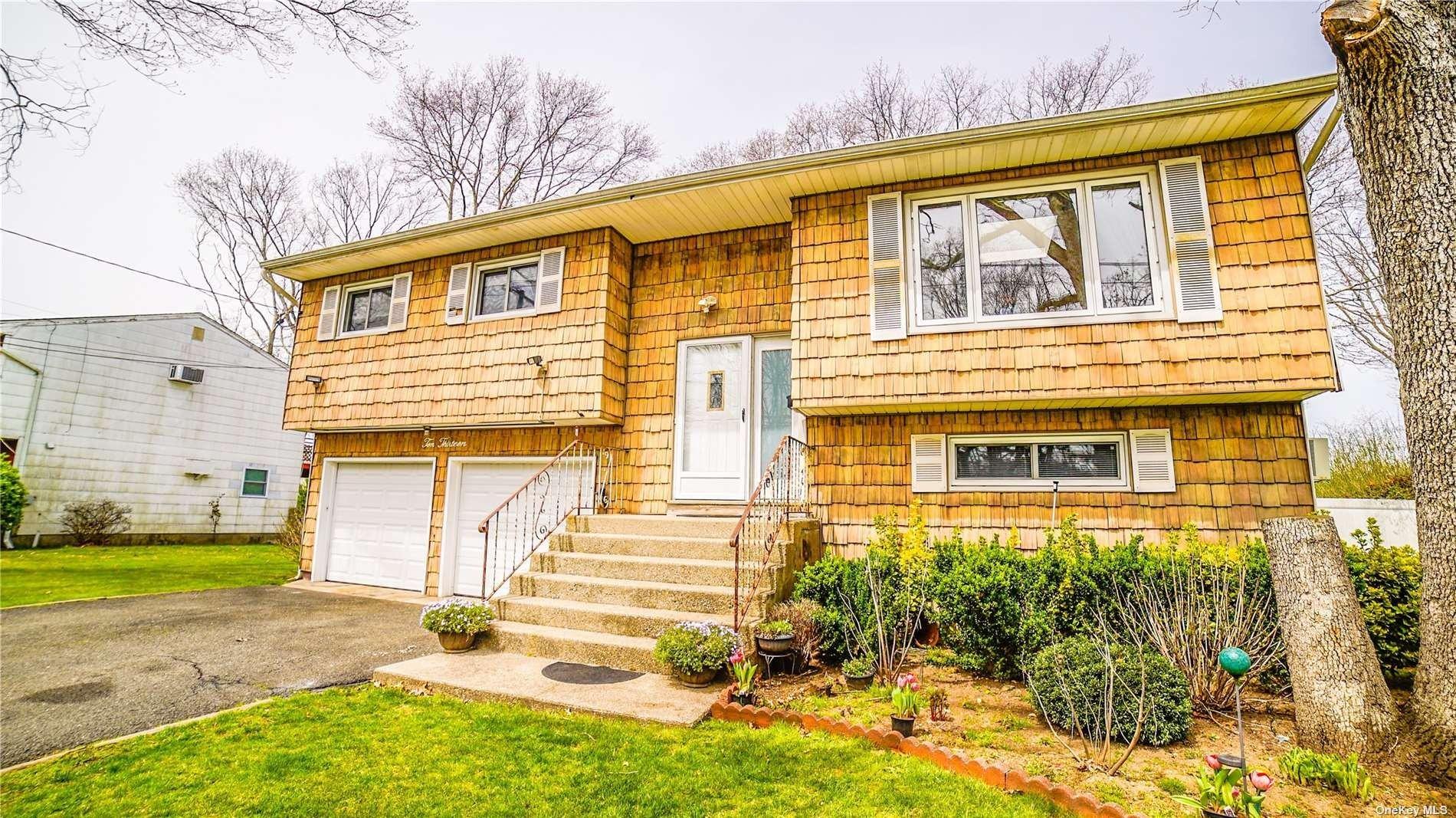 Spur Dr N, Bay Shore, NY 11706