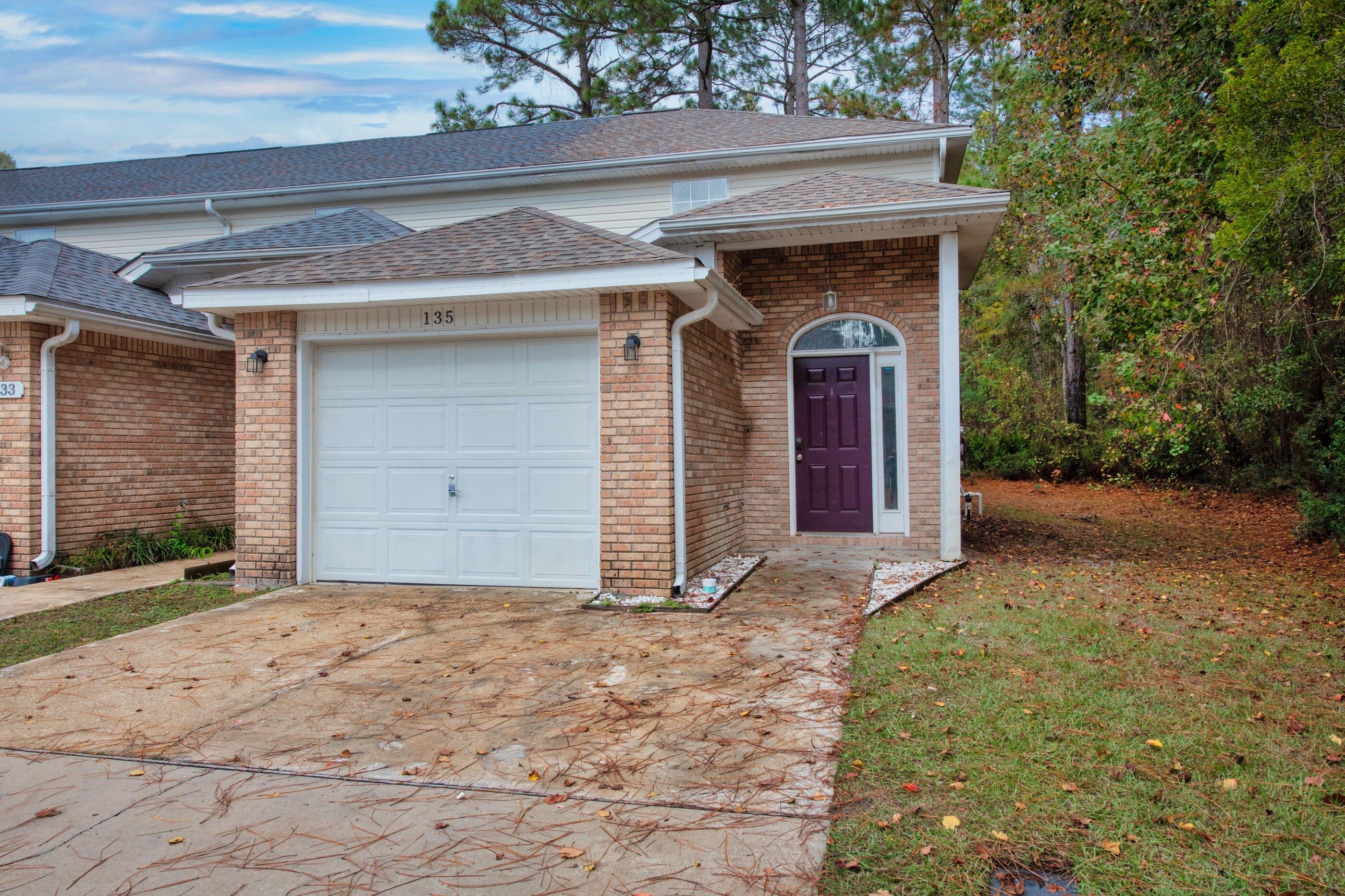 Noblat Dr, Mary Esther, FL 32569