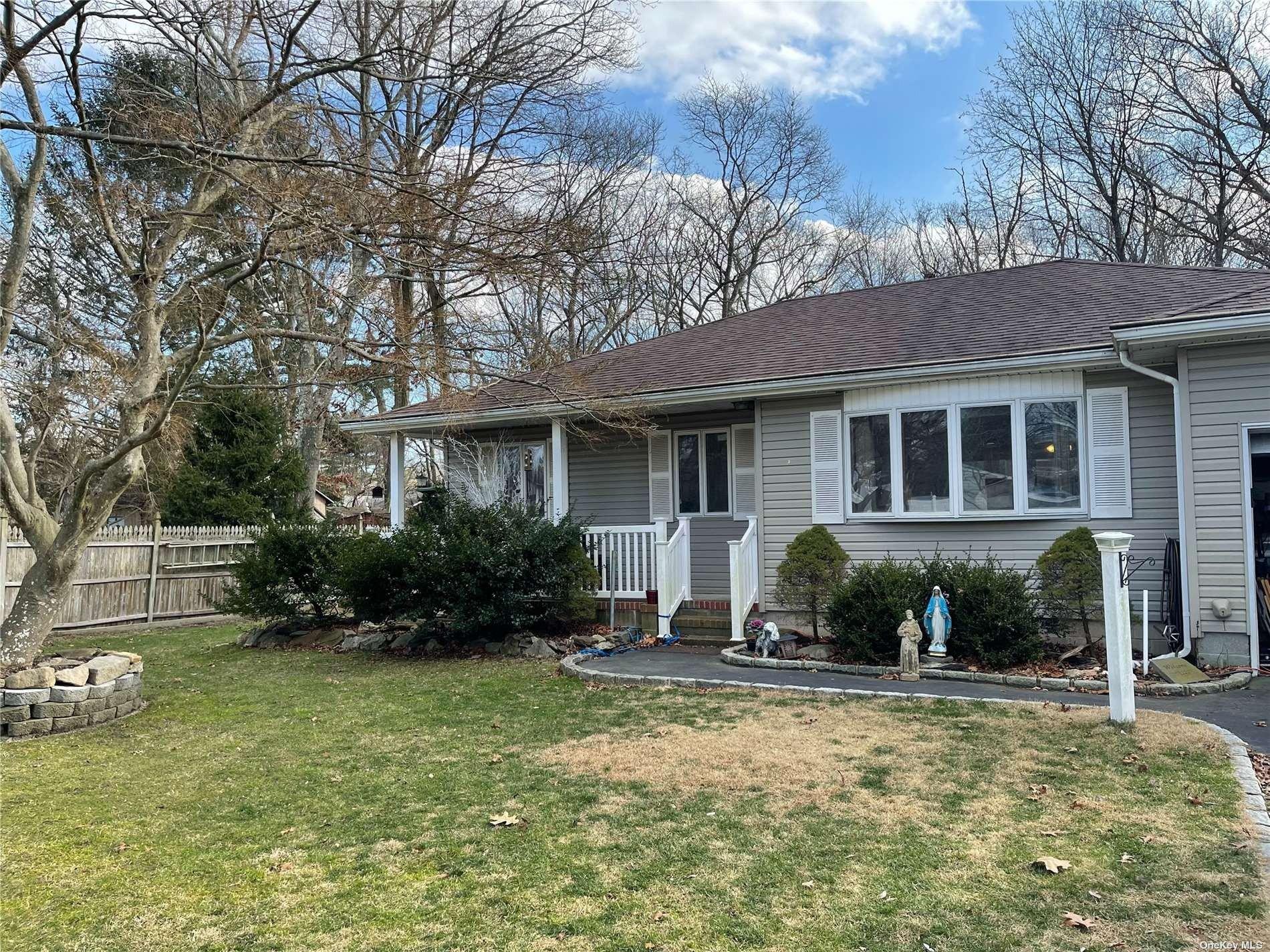 Landsberger St, Yaphank, NY 11980