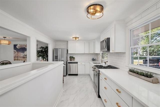 W 73rd Ter, Prairie Village, KS 66208