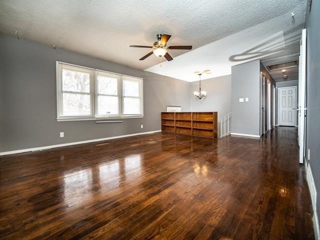 E 38th St S, Independence, MO 64055