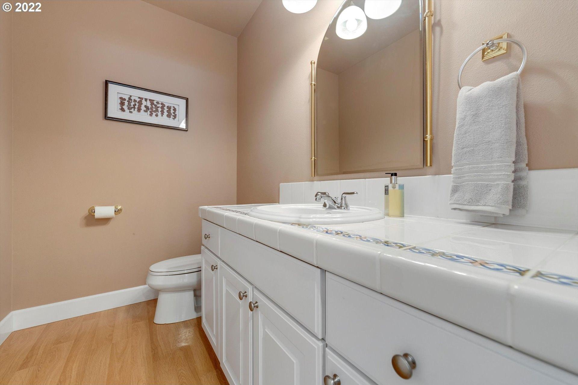 Se Woodland Cir, Happy Valley, OR 97086
