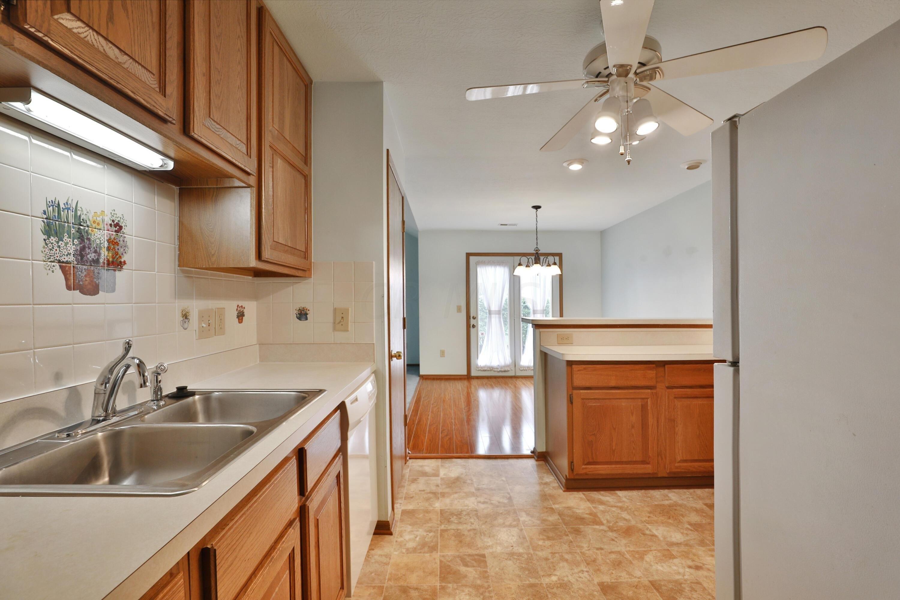 Meadowlark Ln N, Reynoldsburg, OH 43068