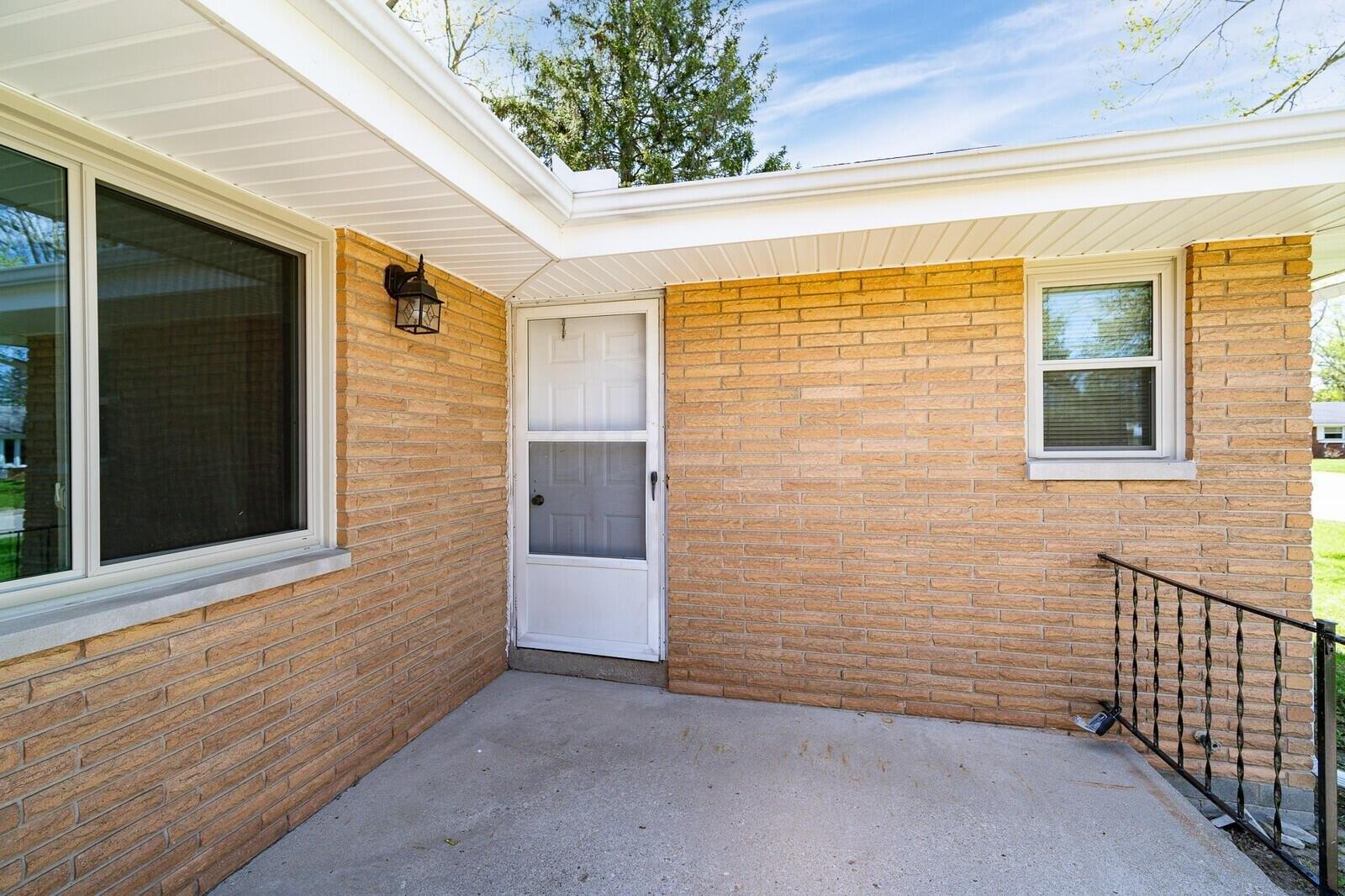Omar Cir, Yellow Springs, OH 45387