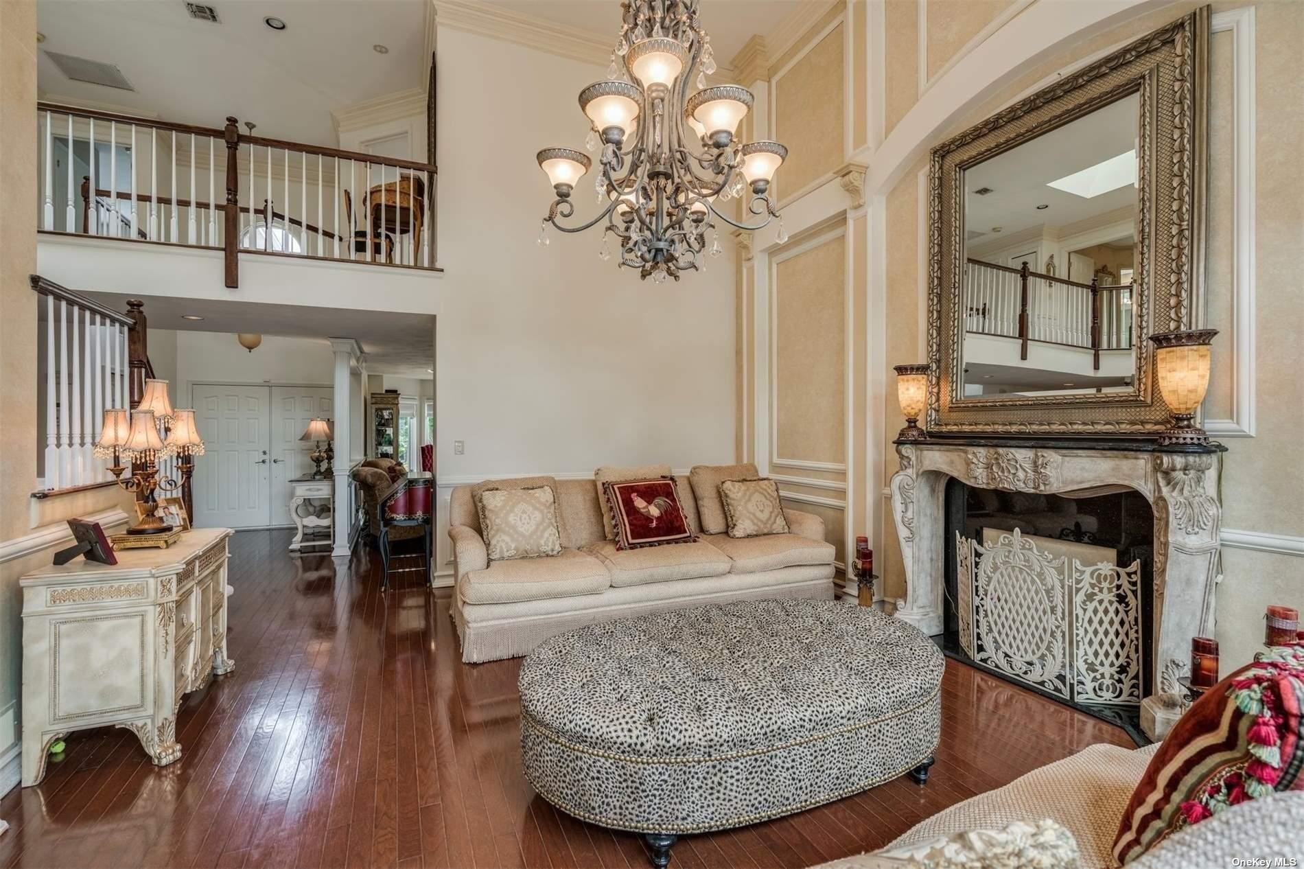Hamlet Dr, Commack, NY 11725