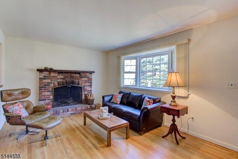 Sioux Trl, Denville, NJ 07834