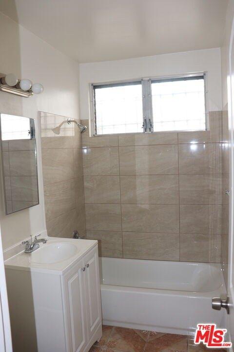 W 62nd St, Los Angeles, CA 90003