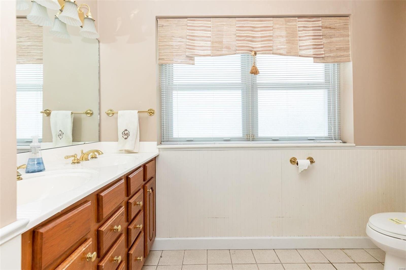 Briarbrook Trl, Saint Louis, MO 63131