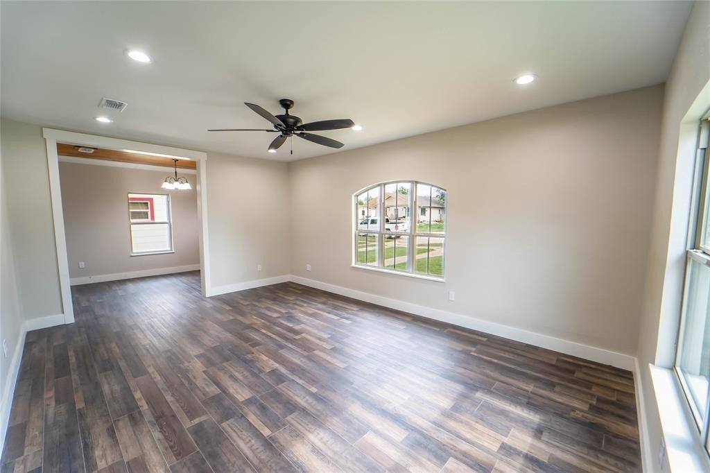 W Hullum St, Breckenridge, TX 76424