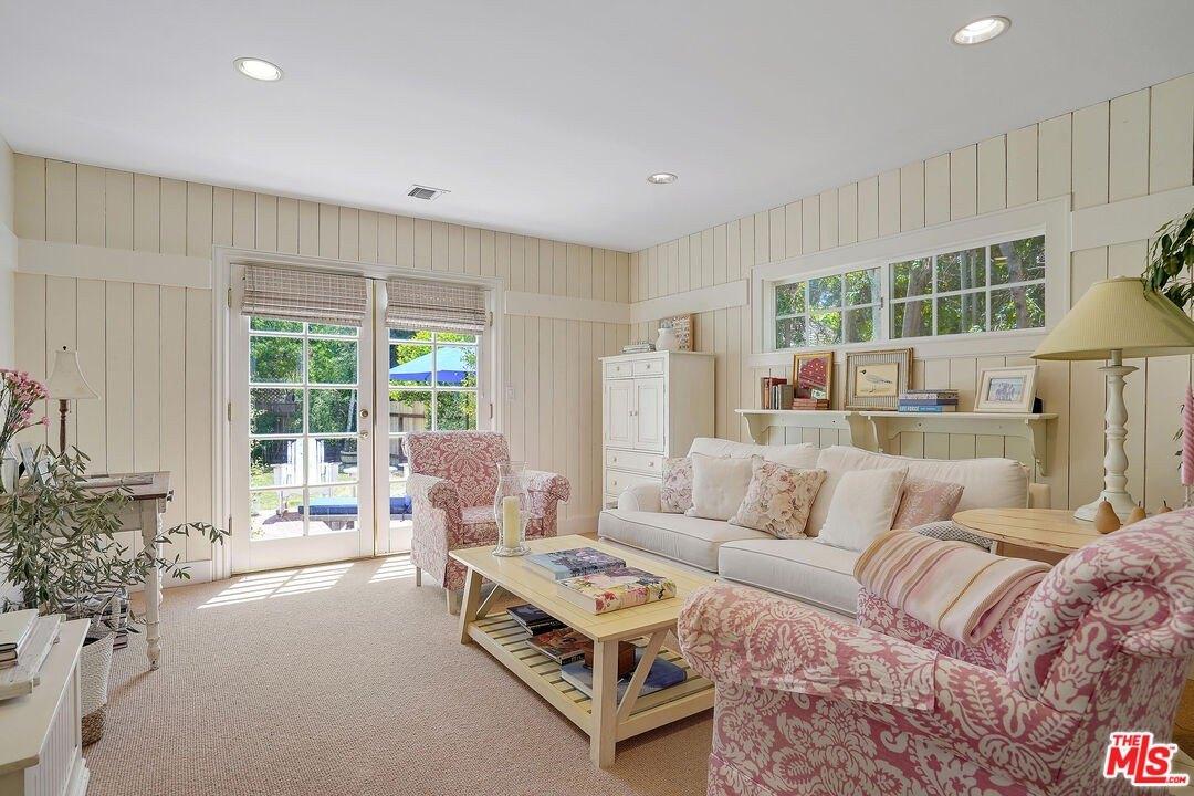 Bellaire Ave, Studio City, CA 91604