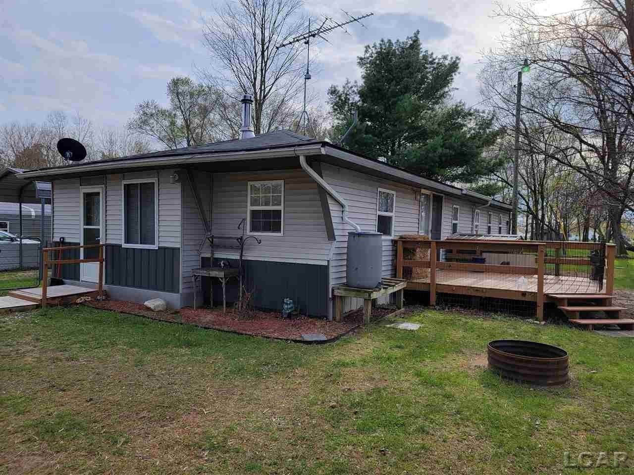 E Valley Rd, Adrian, MI 49221