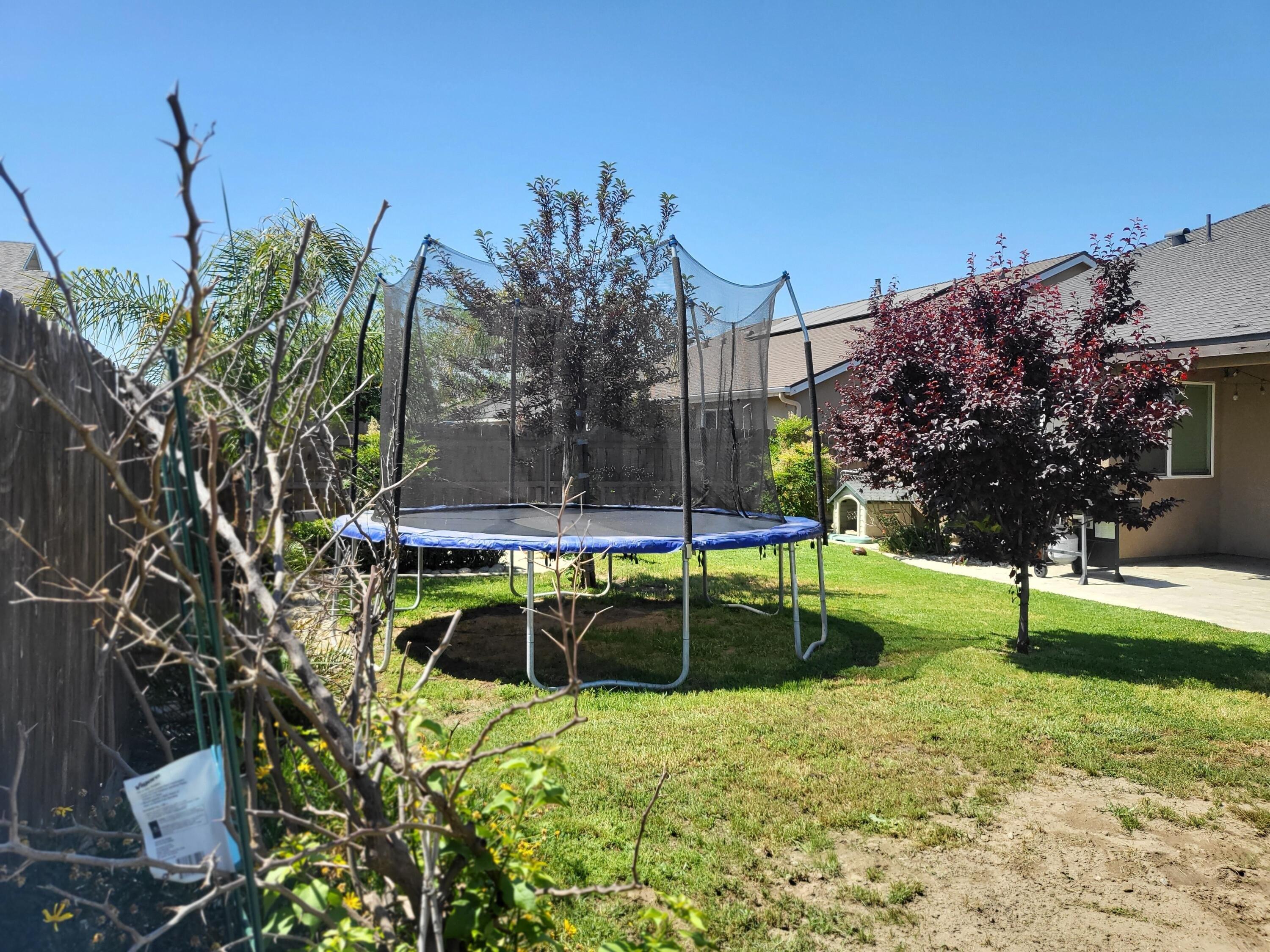 Hall St, Tulare, CA 93274