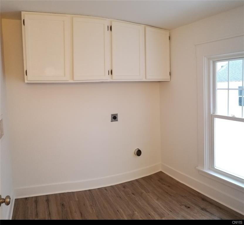 N Seward Ave, Auburn, NY 13021