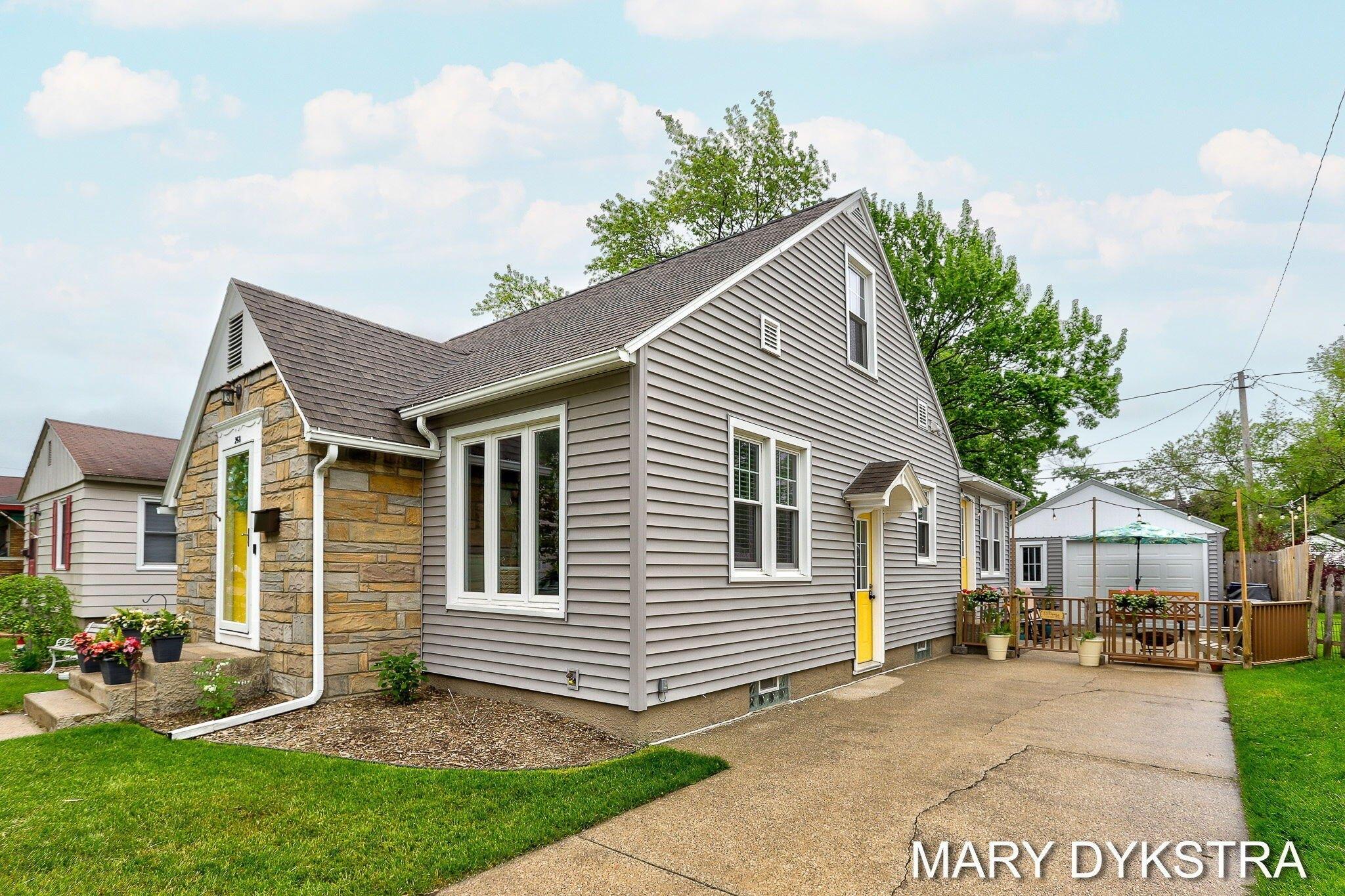 W 15th St, Holland, MI 49423