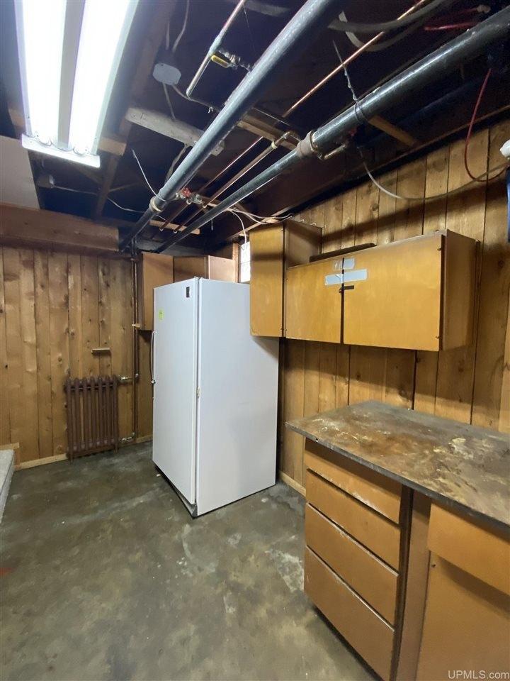 8th Ave S, Escanaba, MI 49829