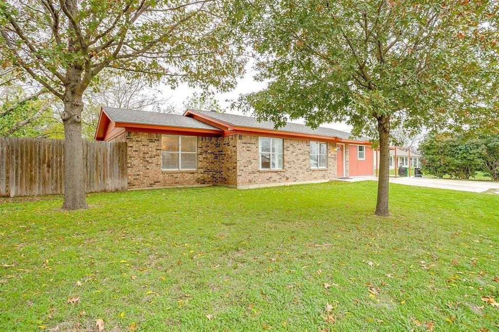 E Vernon St, Decatur, TX 76234