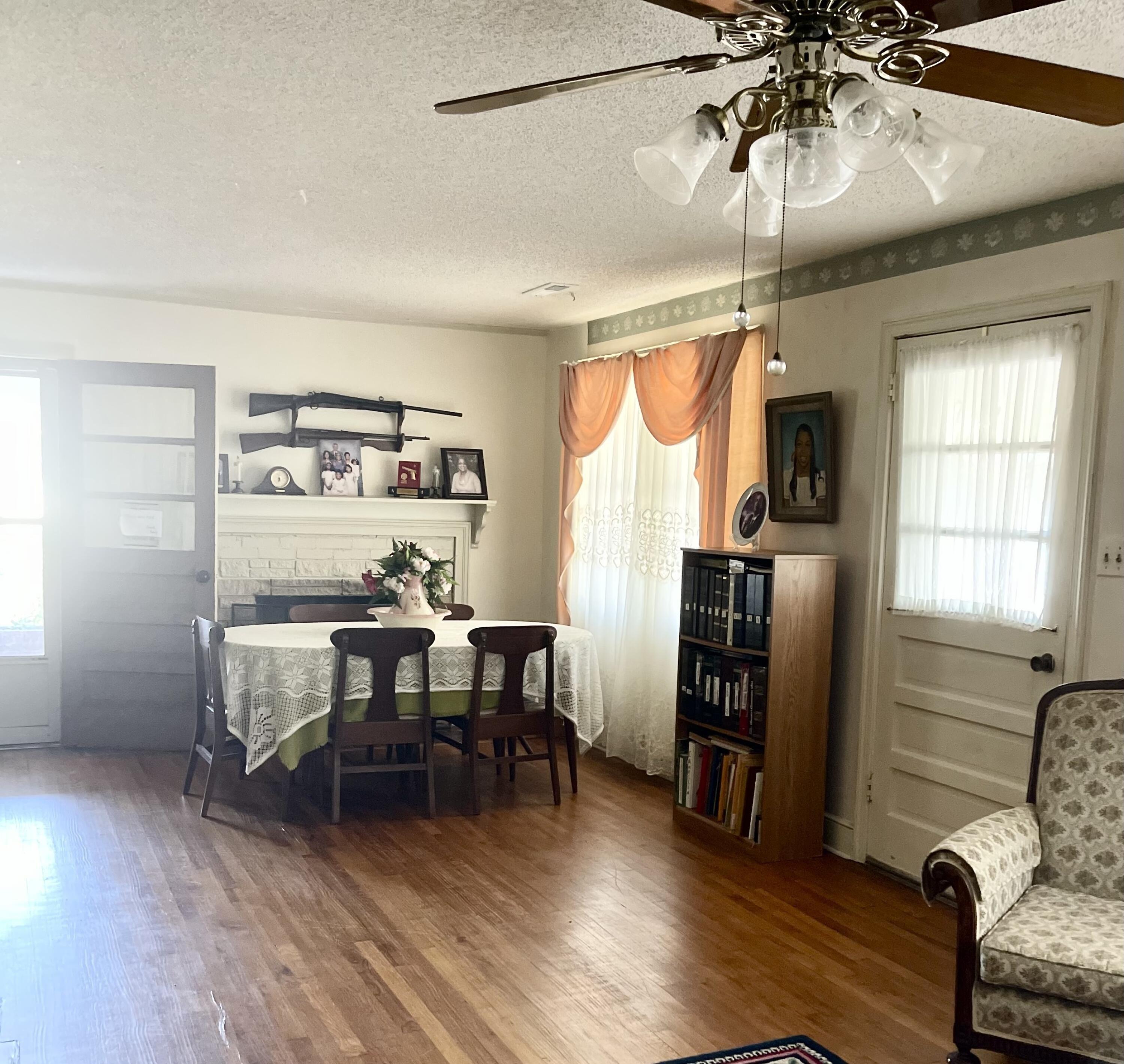 6th Ave, Mount Pleasant, SC 29464