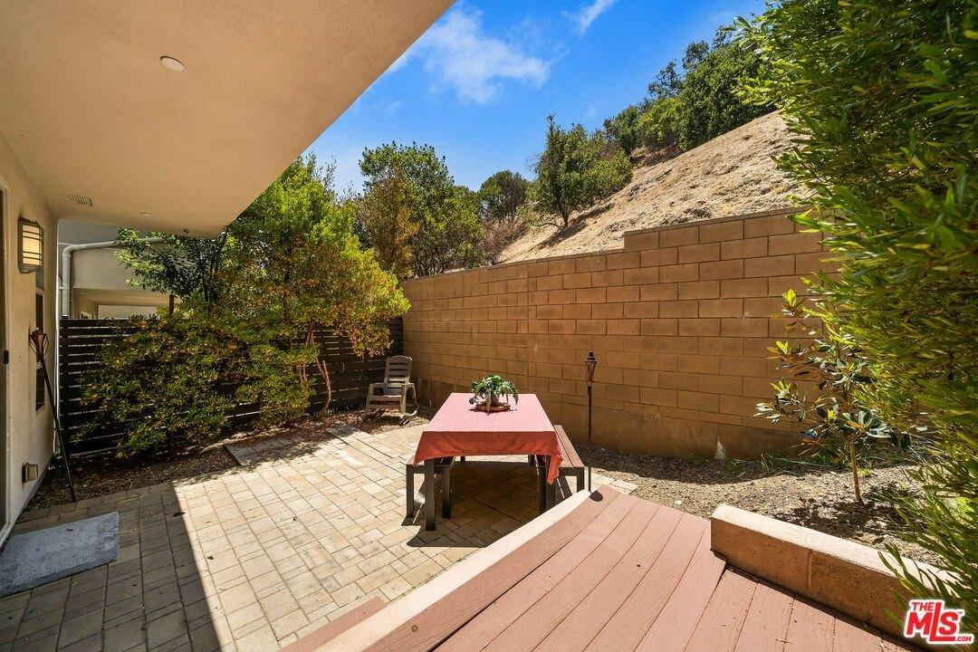 Gill Way, Los Angeles, CA 90068