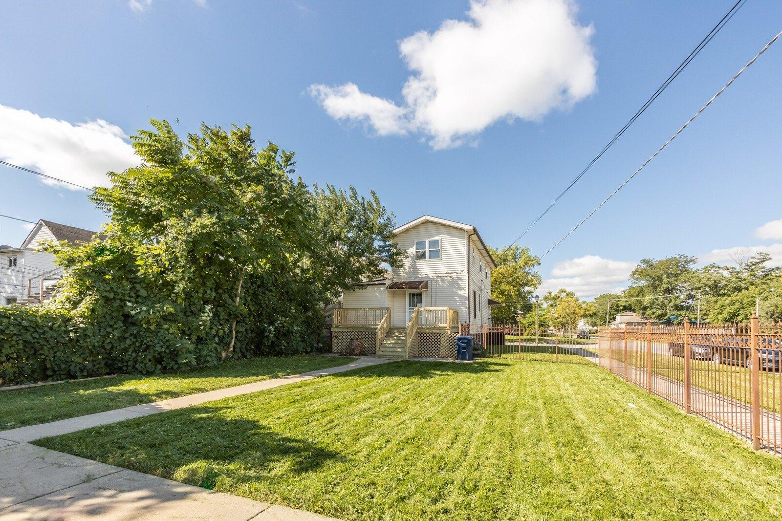 S 9th Ave, Maywood, IL 60153