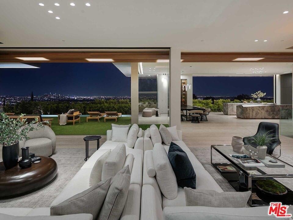 Tanager Way, Los Angeles, CA 90069