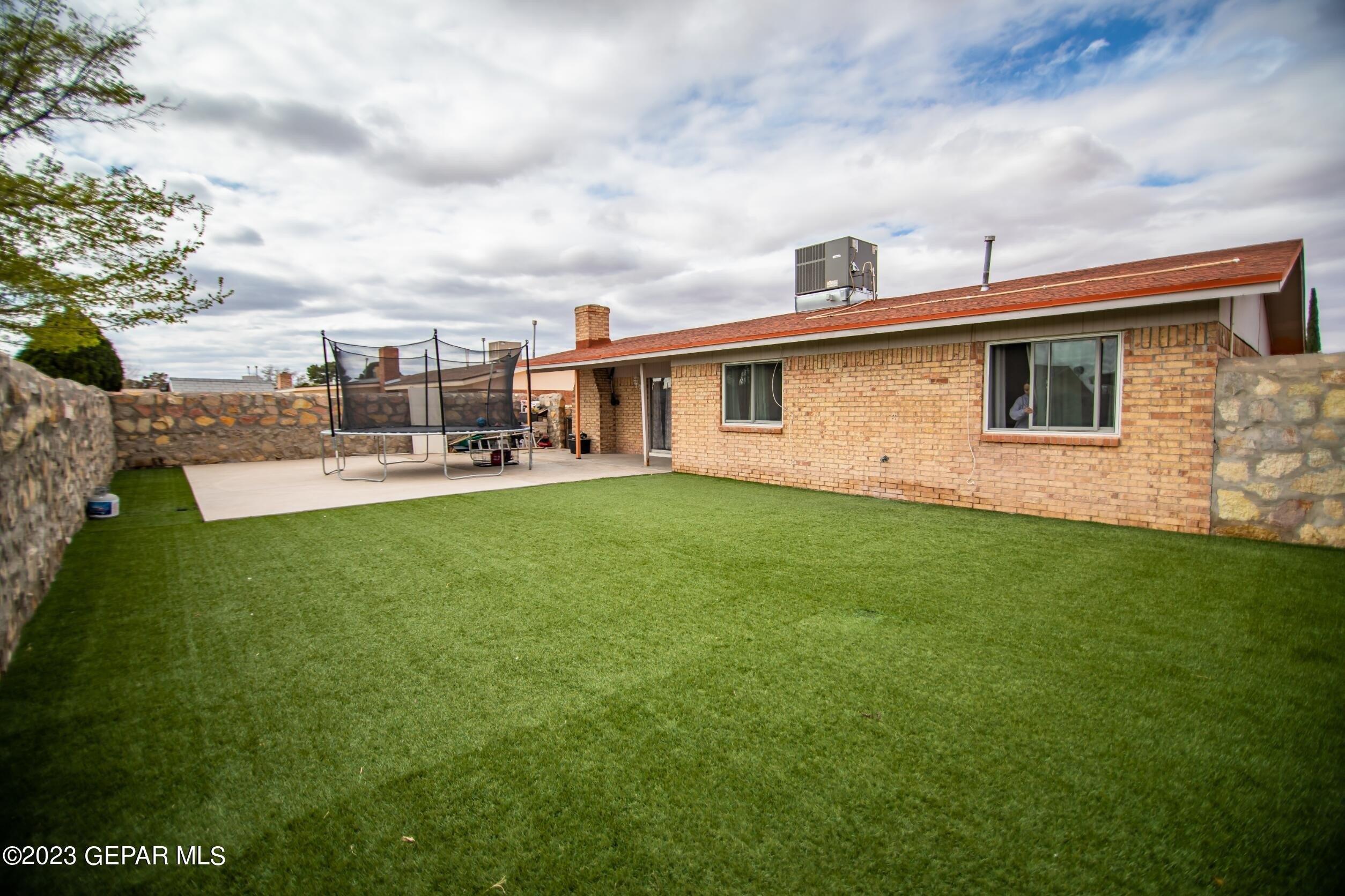 Shoreline Dr, El Paso, TX 79936