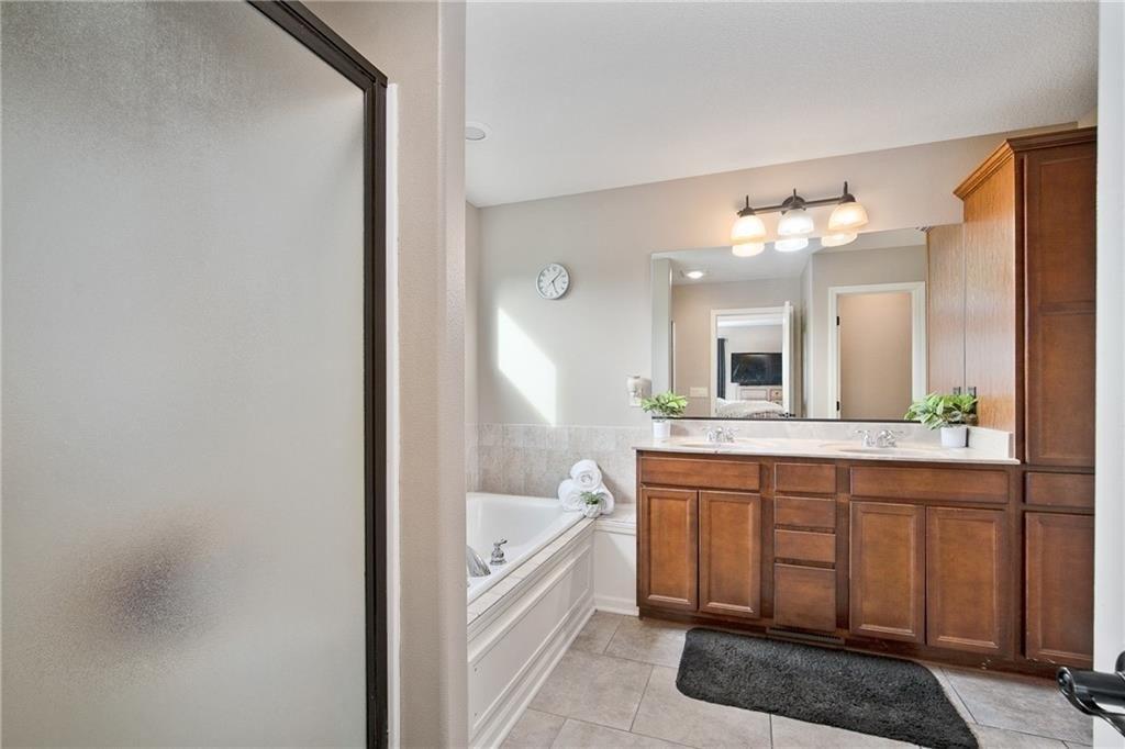 Ne Briarwood Dr, Ankeny, IA 50021