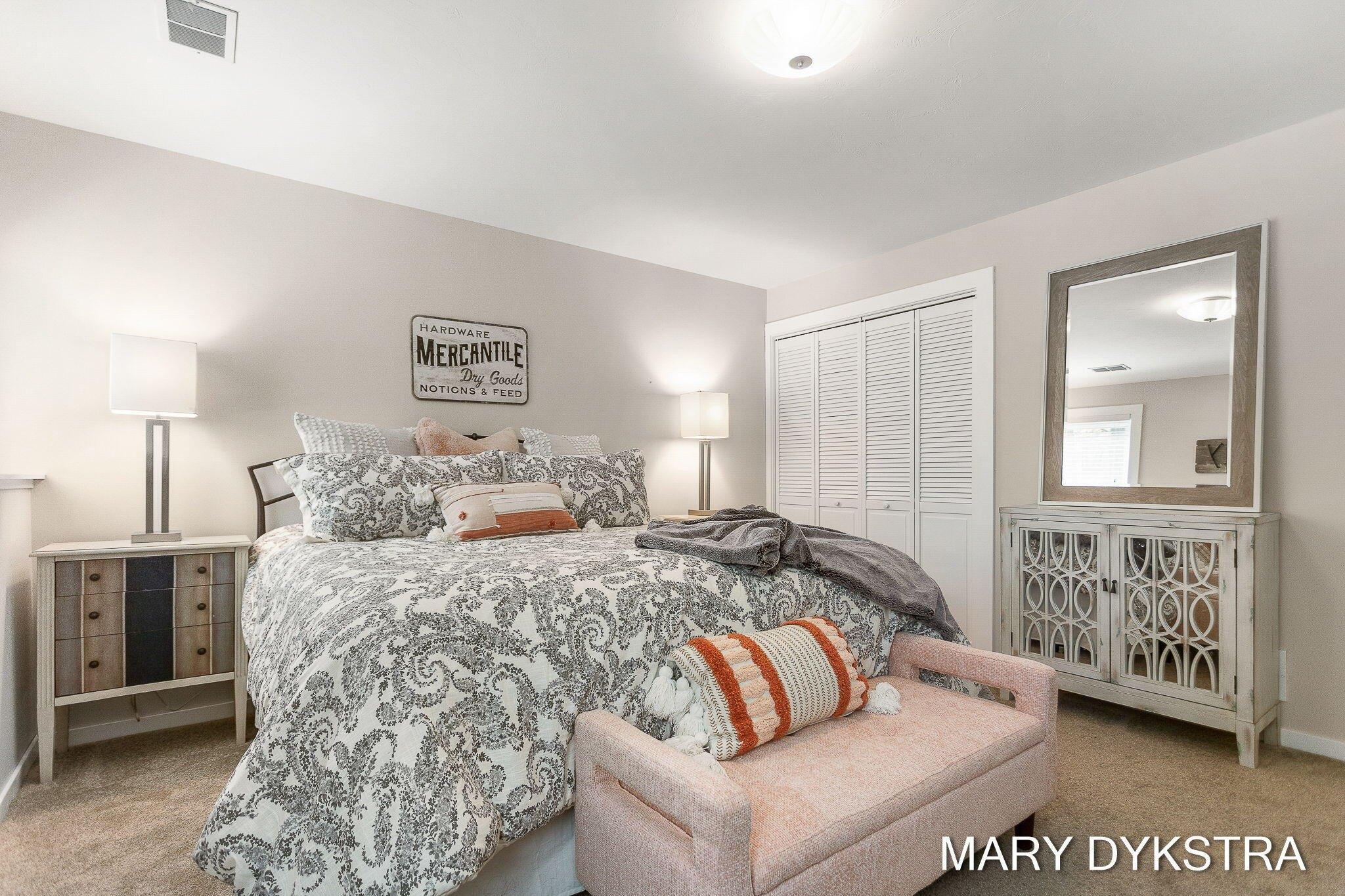 Nuttall Ct, Holland, MI 49424