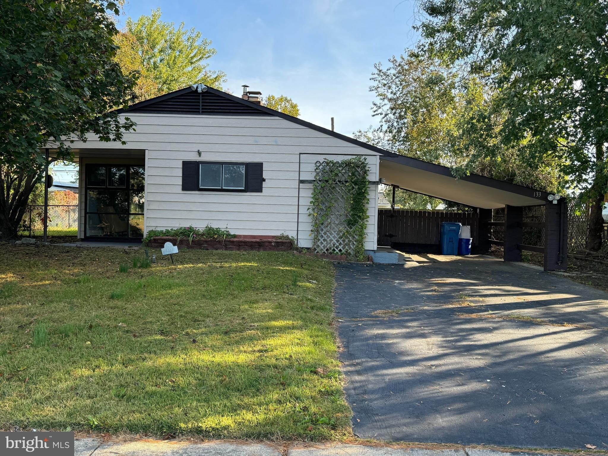 Dogwood Dr, Levittown, PA 19055