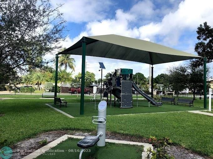 Monroe St, Hollywood, FL 33020