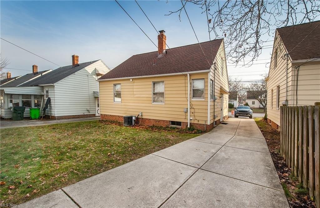 Rockside Rd, Cleveland, OH 44125