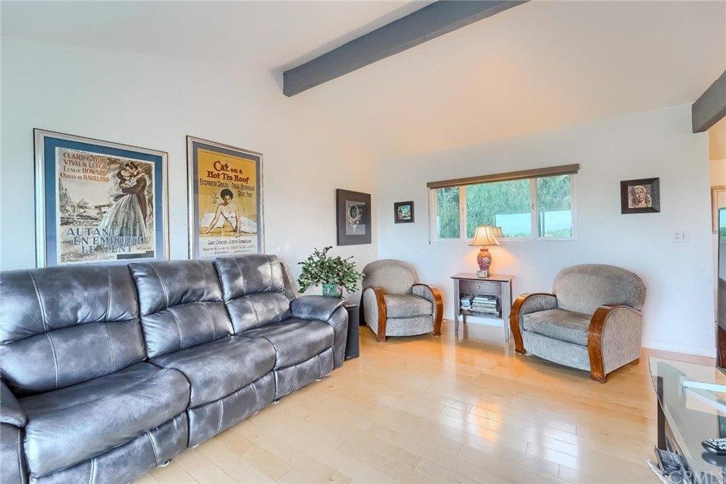 Yucatan Ave, Woodland Hills, CA 91364
