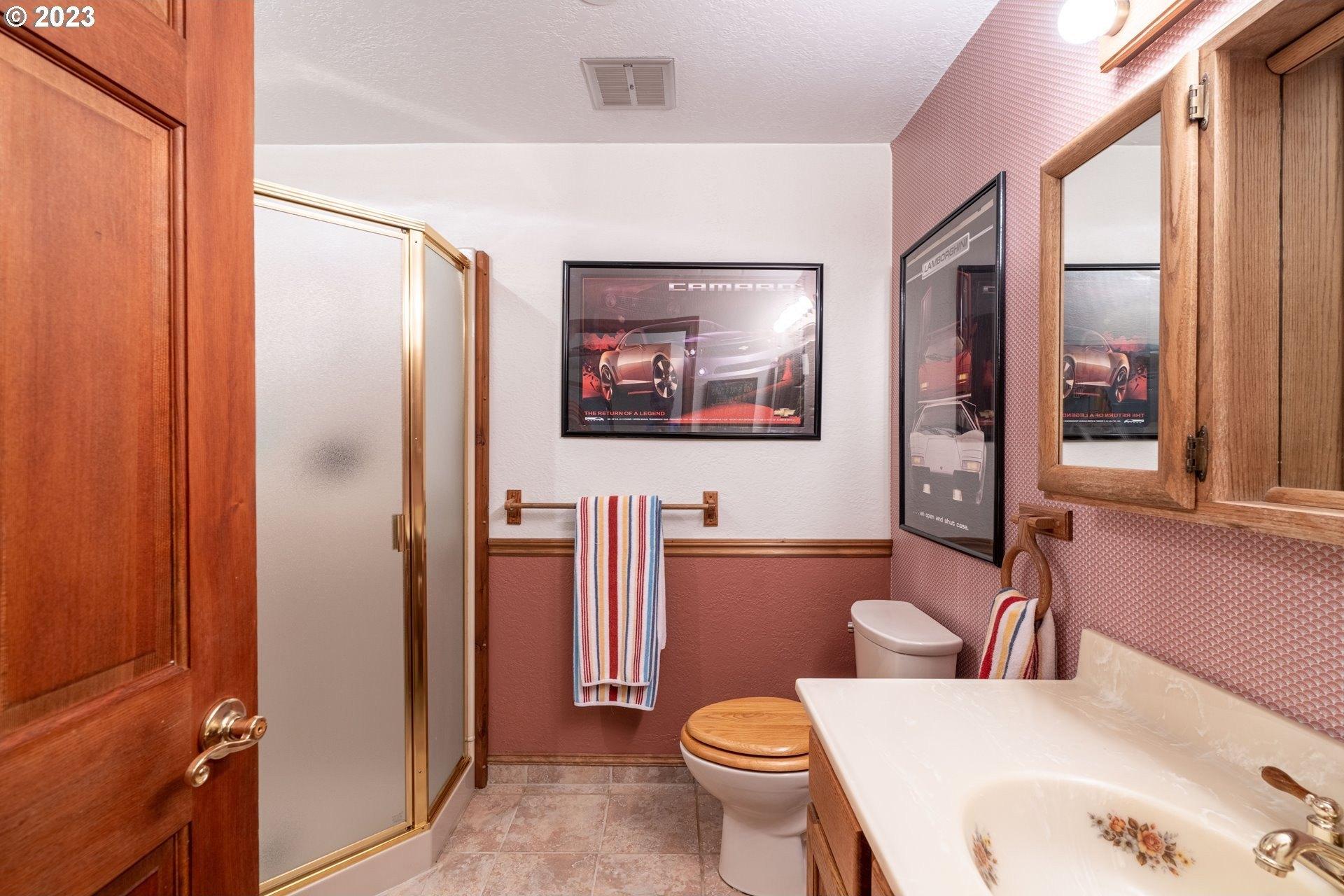 Kirkendall Ln, North Bend, OR 97459