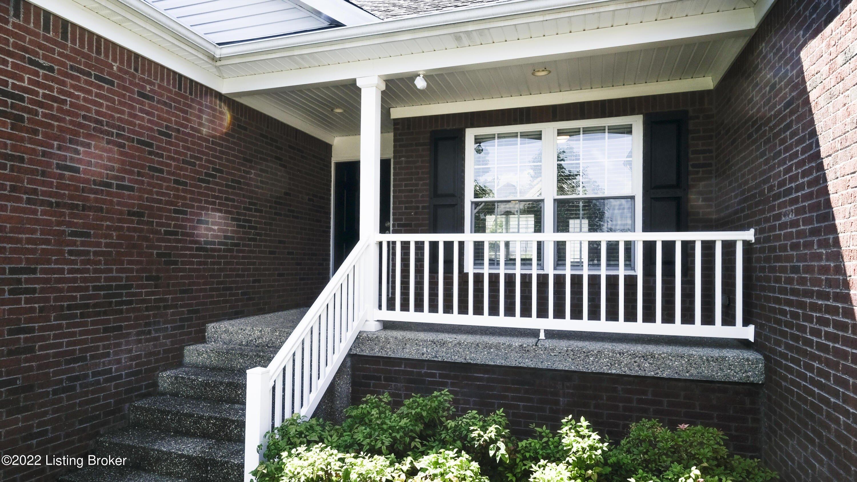 Flora Springs Cir, Louisville, KY 40299
