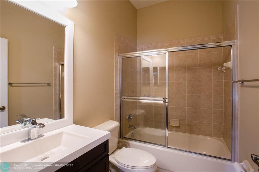 Cascade Ter, Weston, FL 33332