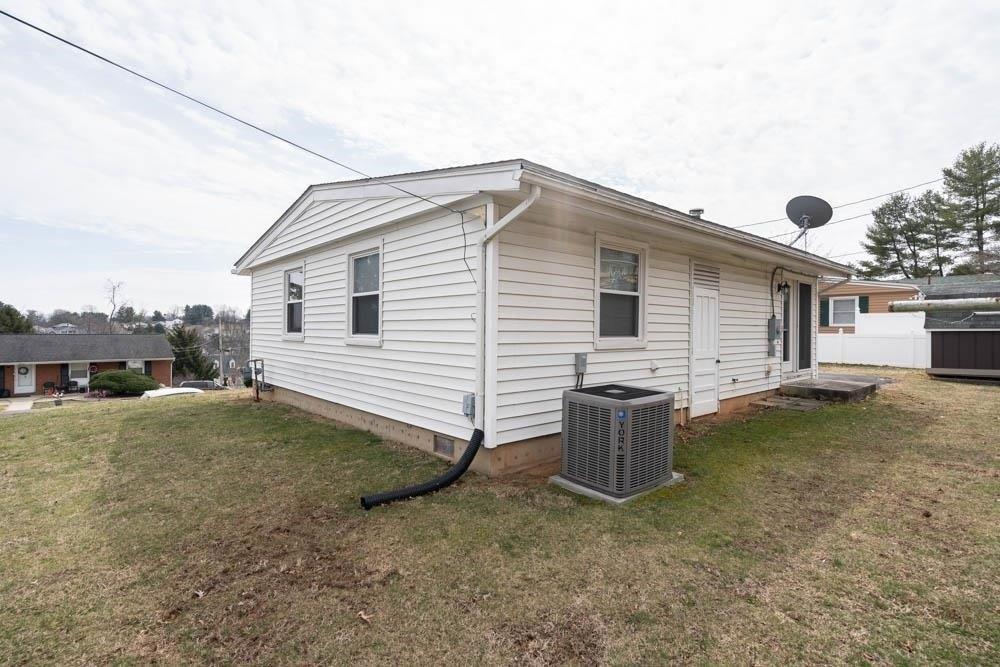 Highview Cir, Staunton, VA 24401