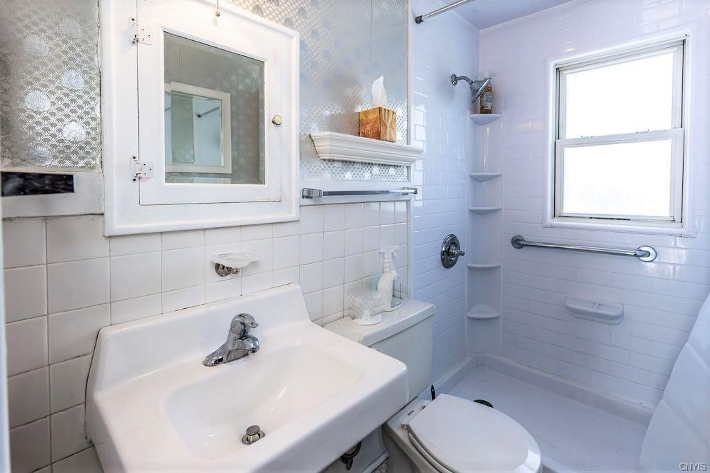 Cornwall Dr, Syracuse, NY 13214