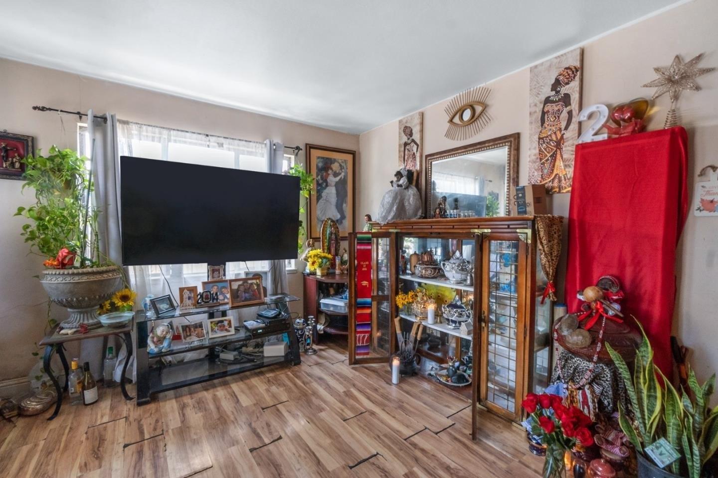 Clara St, Oakland, CA 94603