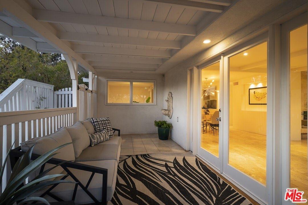 Mulholland Hwy, Los Angeles, CA 90068