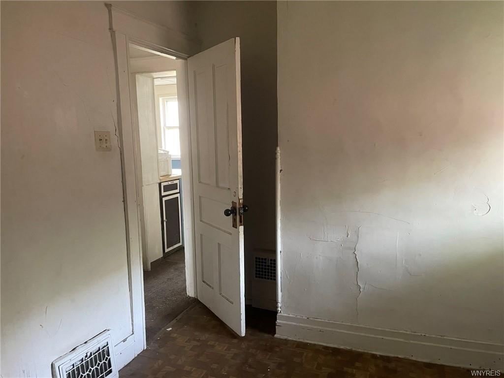 La Salle Ave, Niagara Falls, NY 14301